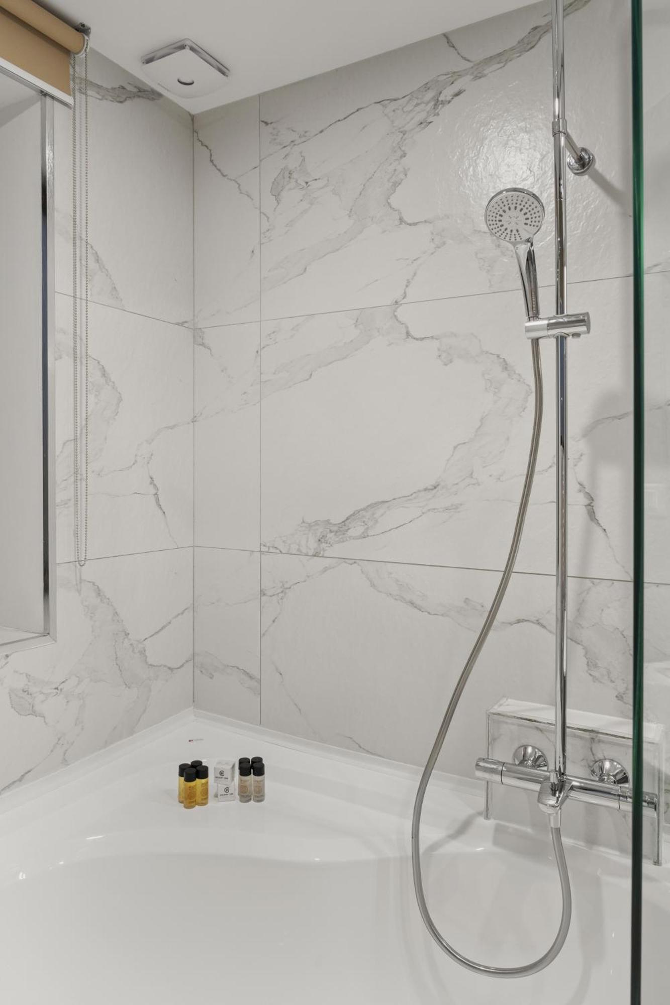 Апартаменты Crown Penthouse - Luxurious, Spa & Vista Бухарест Экстерьер фото